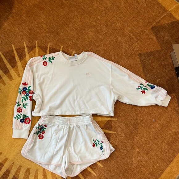 adidas Floral Graphics Sweatshirt Size S (part of a matching set, if desired) - Picture 4 of 6